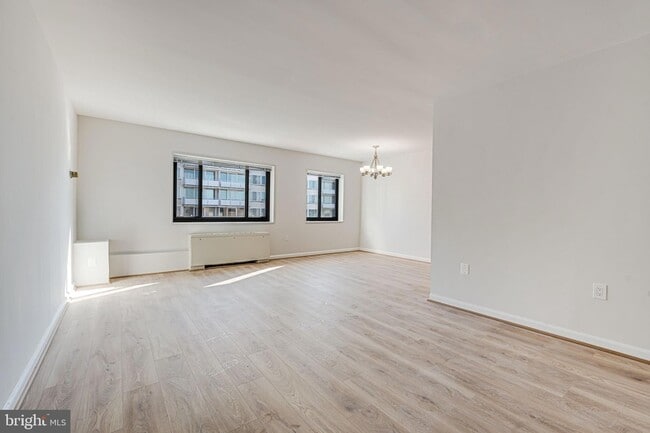 Foto del edificio - 1200 S Arlington Ridge Rd