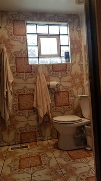 2 and 1/2 bath - 2341 W 19th St