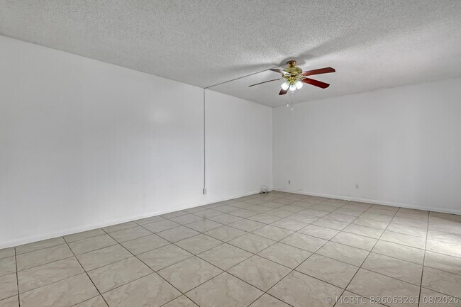 Foto del edificio - 6335 Red Pine Ln