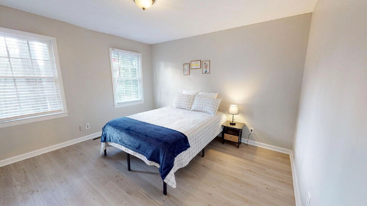 Gorgeous Renovated Home with Large Common Areas and Kitchen Island, Near Covington Hwy in Lithonia - Gorgeous Renovated Home with Large Common Areas and Kitchen Island, Near Covington Hwy in Lithonia