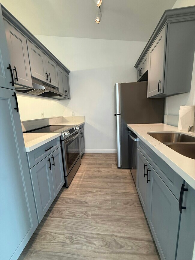 Building Photo - 94-510 Lumiaina Street D203