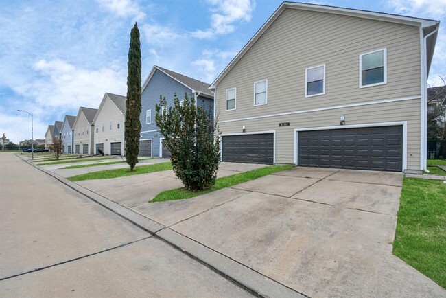Building Photo - 15406 Addicks Stone Dr