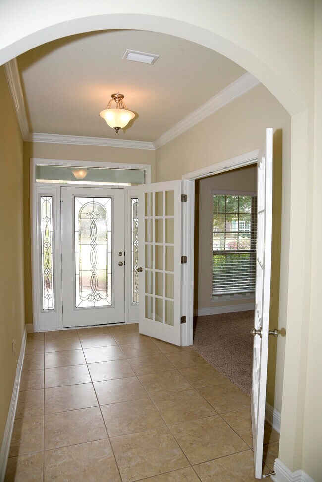 Building Photo - 289 Dickens Dr