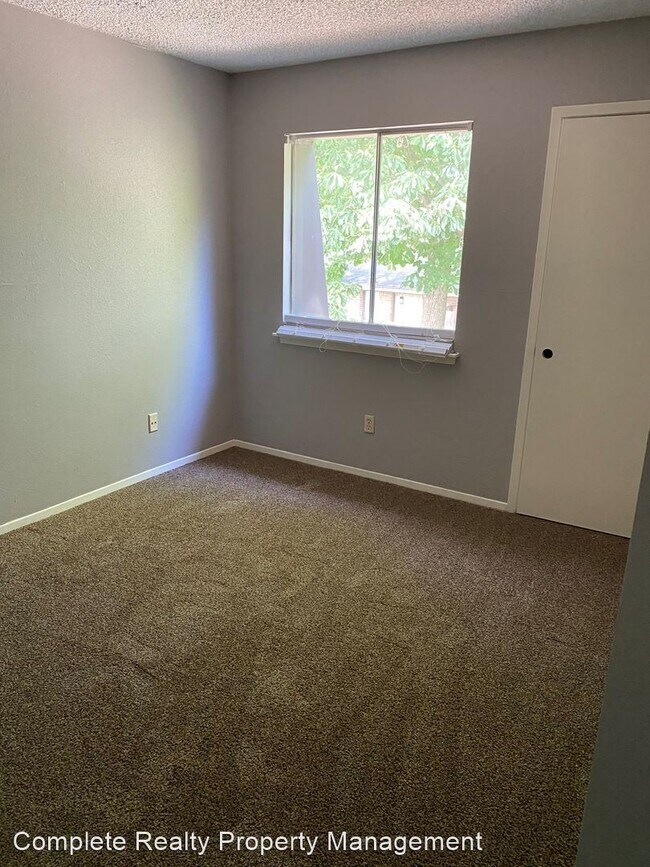 Building Photo - 12050 Mighty Oak Dr