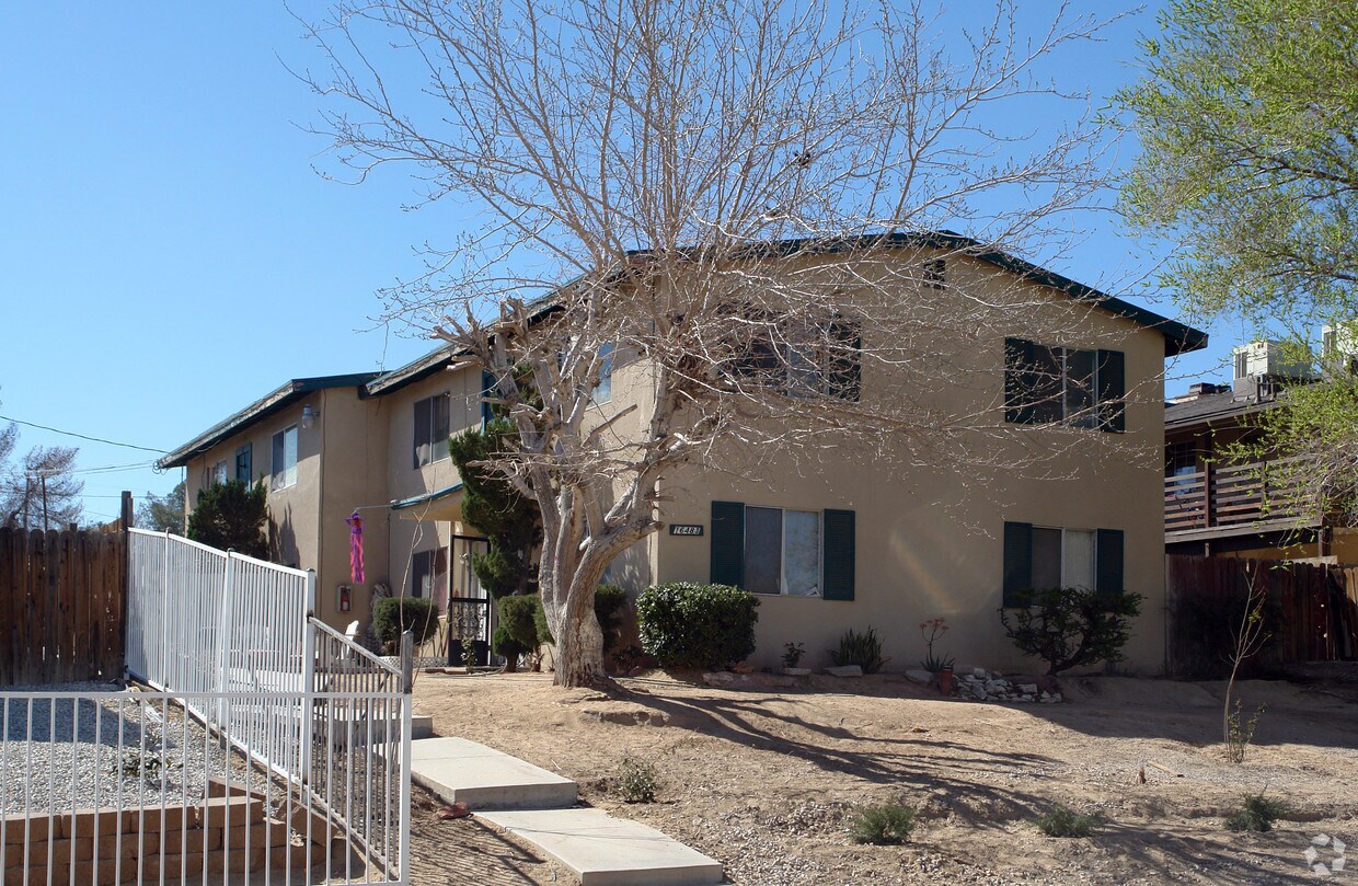 Primary Photo - 16483 Lariat Rd