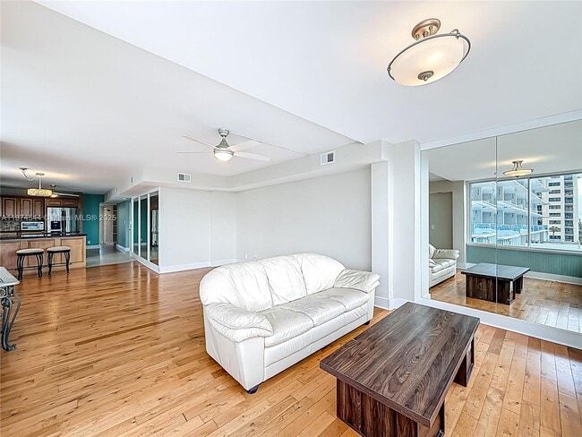 Building Photo - 401 N Riverside Dr