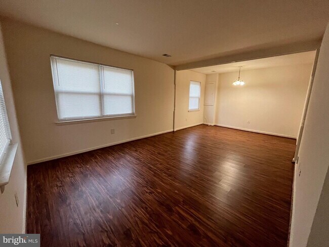 Foto del edificio - Modern Townhouse Living in Alexandria's Prime Location