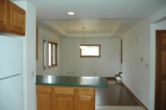 Building Photo - 25337 W Richmond Ave