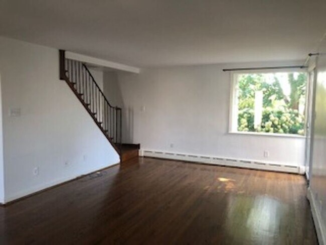 Building Photo - Three Bedroom House for rent 19111