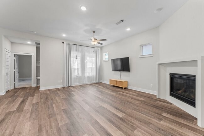 Foto del edificio - 218 Thistle Dr