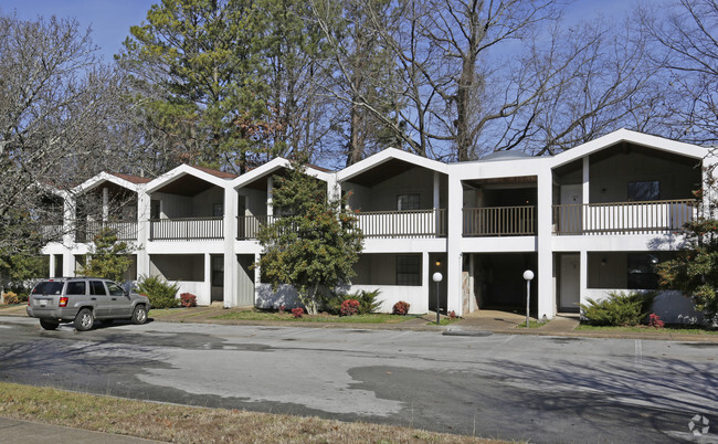 Foto del edificio - Rustic Village Apartments