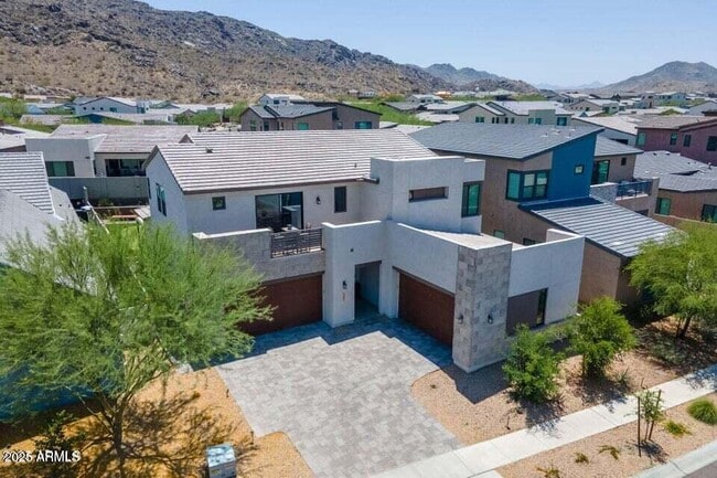 Building Photo - 1221 E Paseo Way