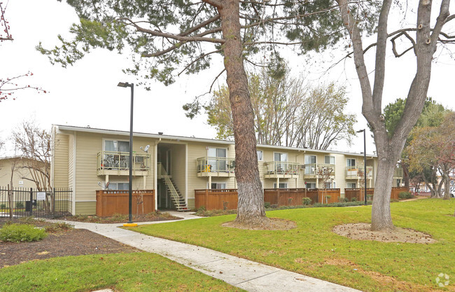 Building Photo - Timberwood Apartments