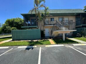 Building Photo - 1799 Fairview Villas Dr