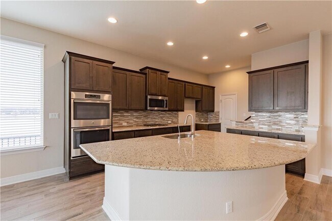 Building Photo - 6224 Lake Teravista Way