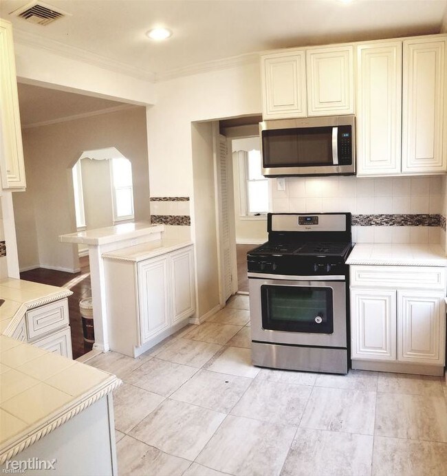 Building Photo - 4 br, 2 bath House - 10 Temple Pl