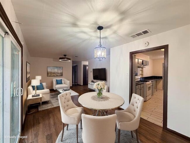 Foto del edificio - 699 Banyan Ct