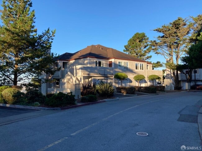 Foto del edificio - 523 Green Ridge Dr