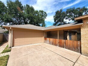 Building Photo - 15815 Crestbrook Dr