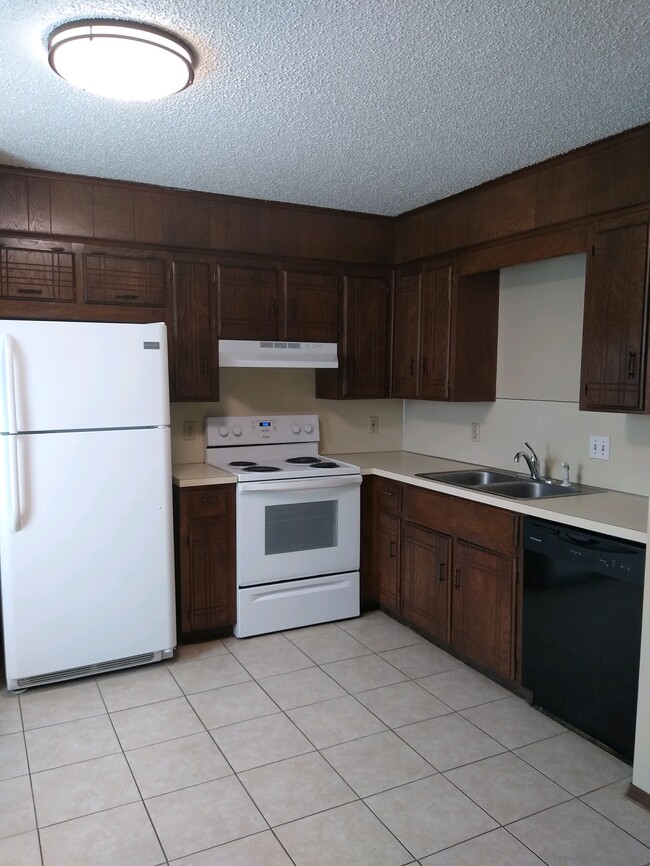 Building Photo - 644 Earthside Dr