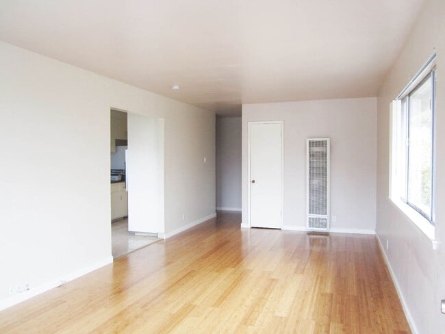 Photo - LEWIS 446/448 Apartment