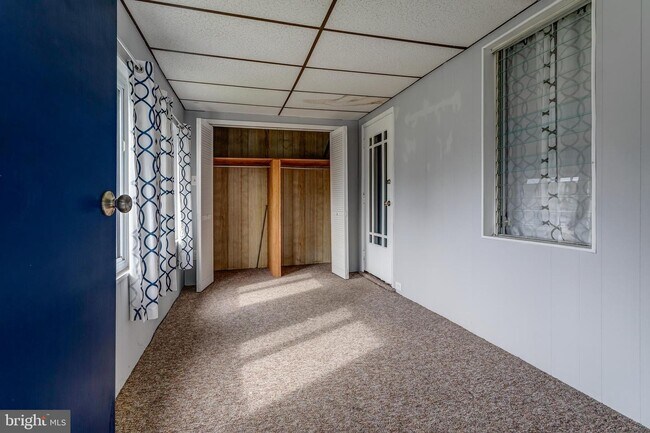 Building Photo - 112 N Wells Ave