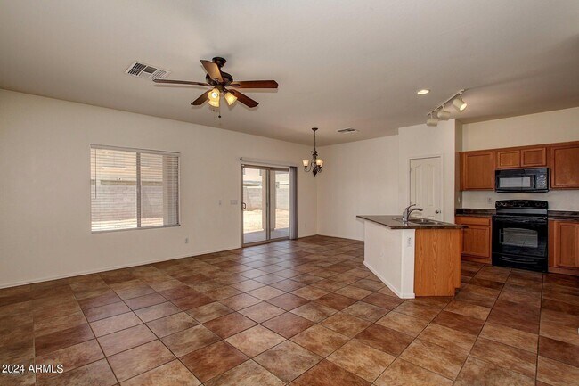 Foto del edificio - 7722 S 69th Dr