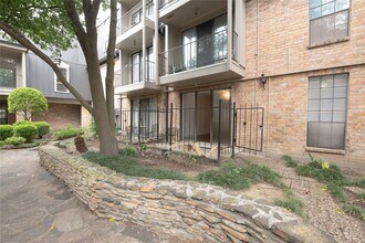 Building Photo - 2475 Underwood St