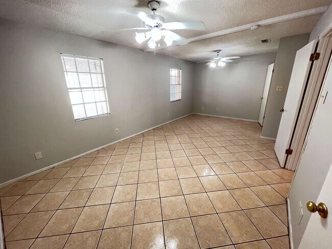 Building Photo - 9617 Mallard Loop