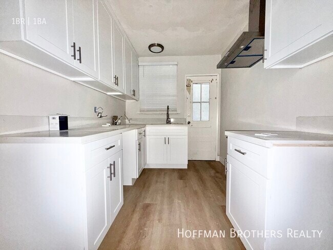 Foto del edificio - 4147 S Bronson Ave