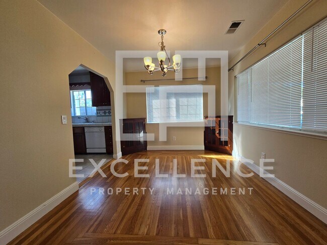Foto del edificio - 4/2 House With Fireplace, Pets, Real Hardw...