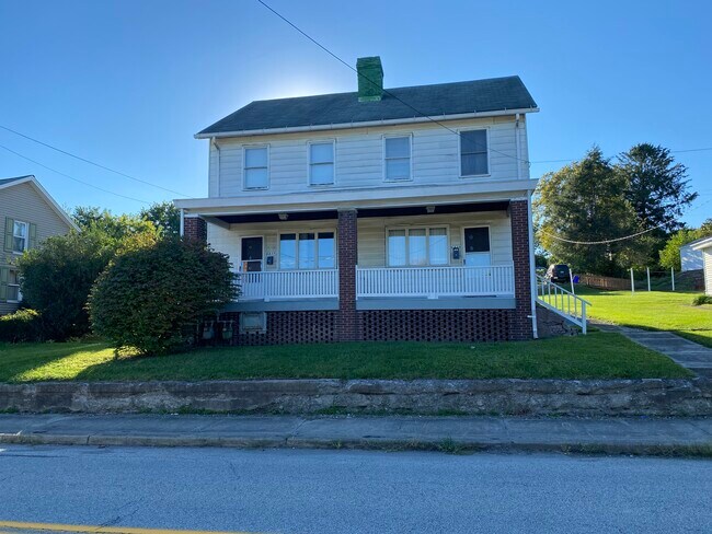 Front - 6837 Low St