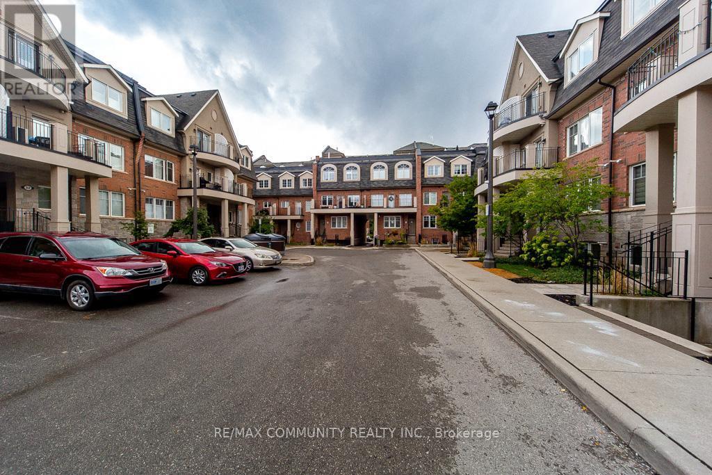 Photo principale - 2420-32420 Baronwood Dr