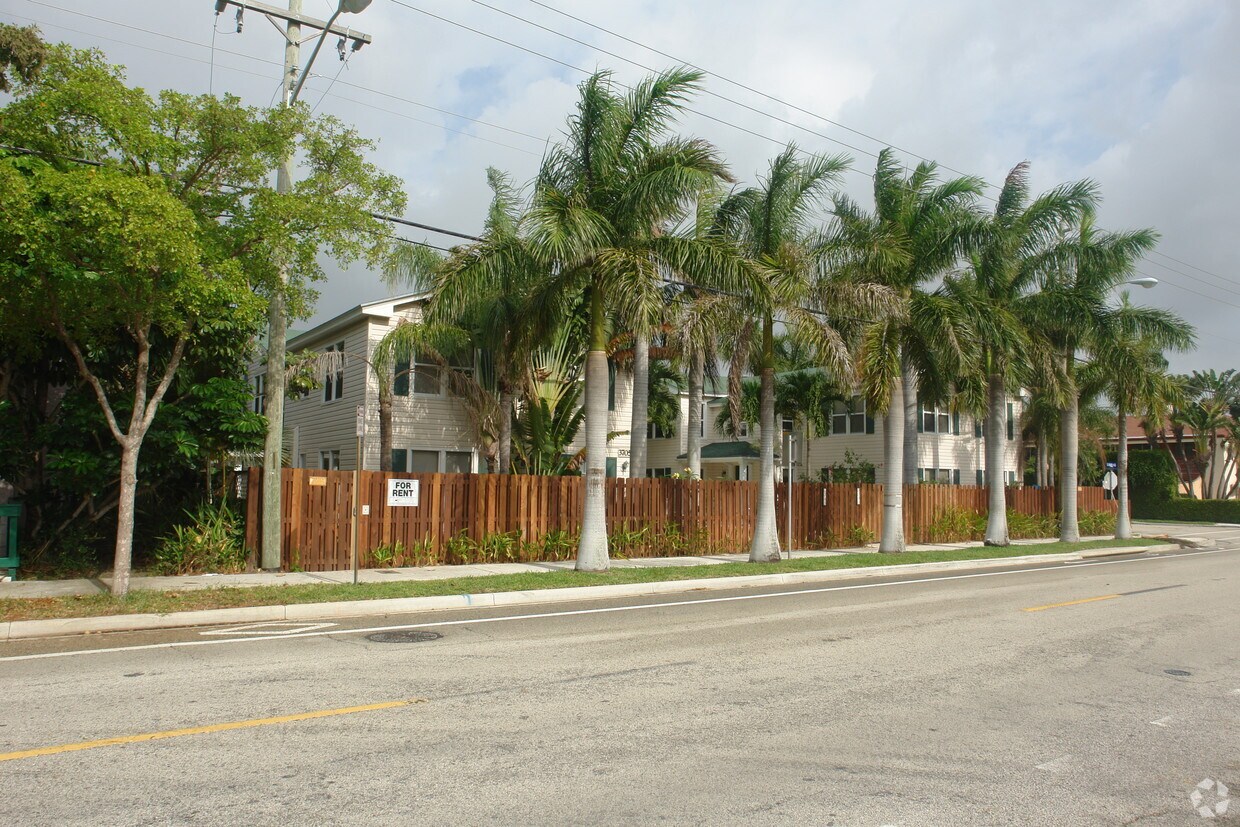 Primary Photo - 3701-3705 S Olive Ave