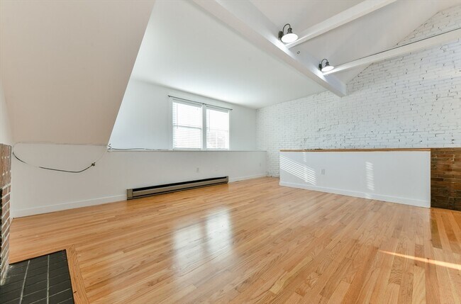 Foto del edificio - 99 W Springfield St