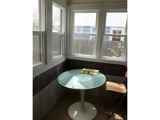 Foto del edificio - 2622 N Upton Ave