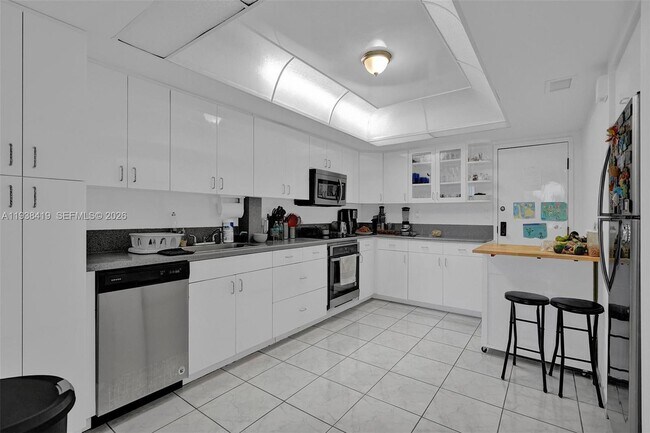 Foto del edificio - 9300 Bay Harbor Terrace