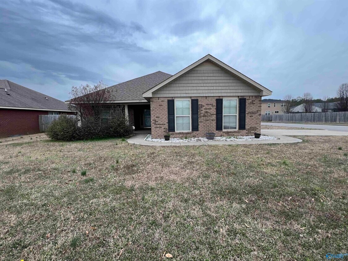114 Coach Glen Dr, Owens Cross Roads, AL 35763 House Rental in Owens