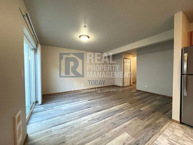 Building Photo - Alicia Meadows 3-bedroom, 2.5-bath Townhome!