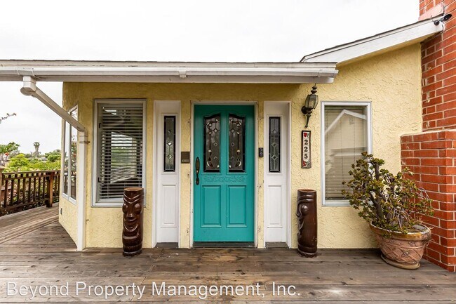 Building Photo - 3 br, 2 bath House - 225 Poinsettia Ave