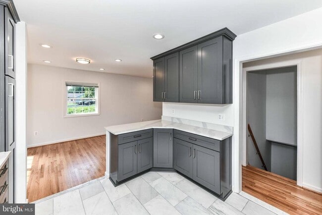 Building Photo - 1020 S Hoga Rd