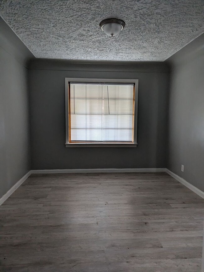 Building Photo - 19986 Mitchell St