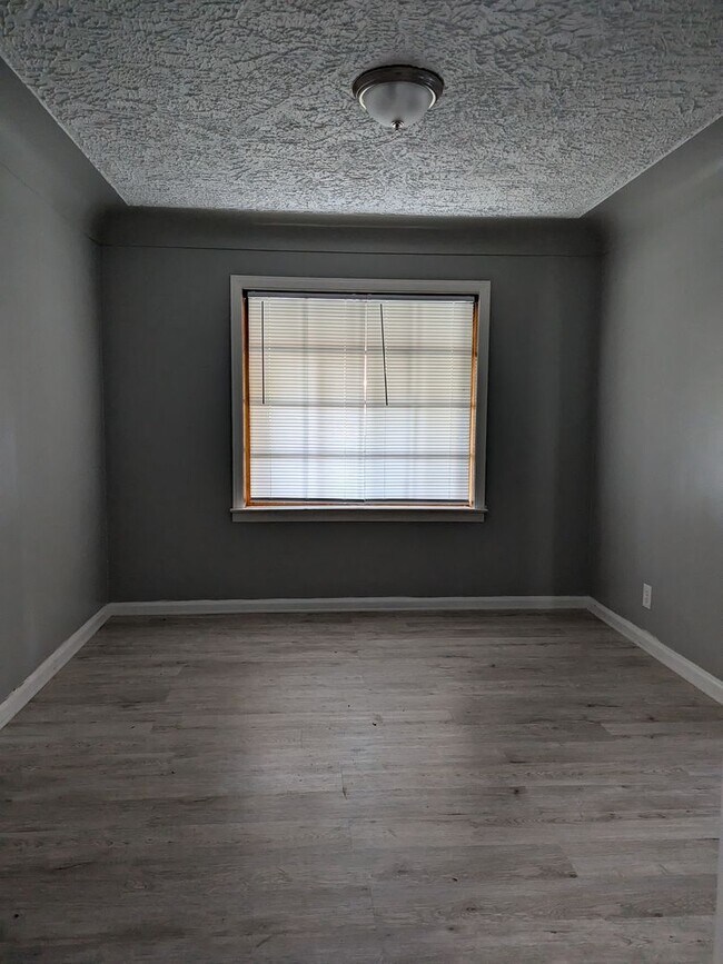 Foto del edificio - 19986 Mitchell St