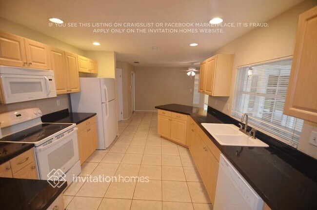 Foto del edificio - 130 NE Madison Cir N