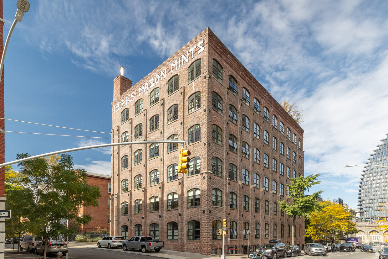 20 Henry St - Henry Street Condominiums