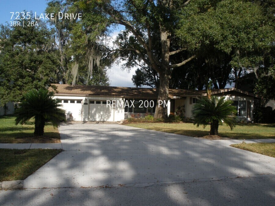 Foto principal - 7235 Lake Dr