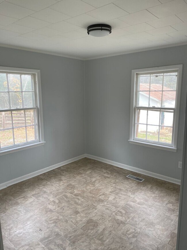 Building Photo - 3 Bed/1 bath House