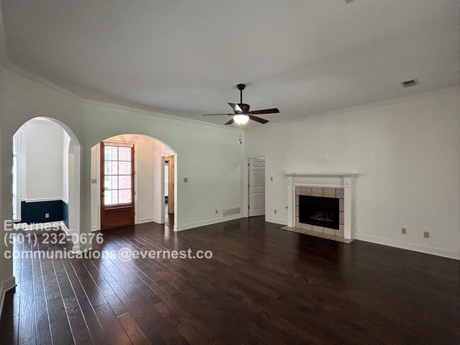 Building Photo - 9501 William Little Dr