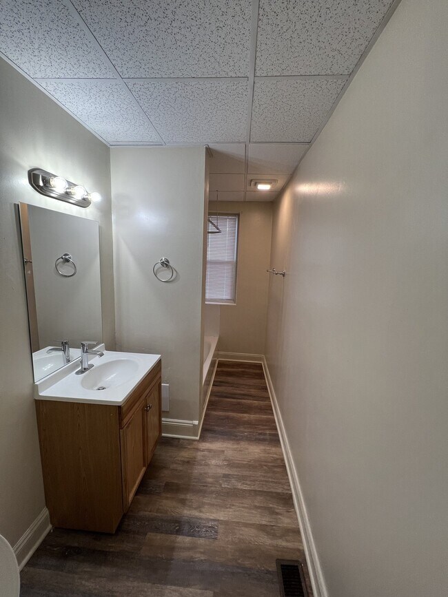 Building Photo - AVAILABLE JUNE! Newly Renovated property j...