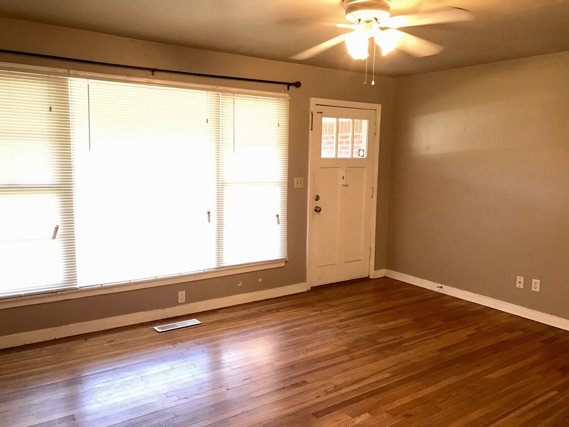 Primary Photo - Two Bedroom Very Close to OU Campus